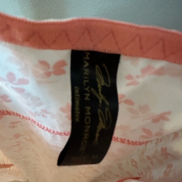 MARILYN MONROE | Ladies Pink Floral Nightgown - Picture 3 of 4